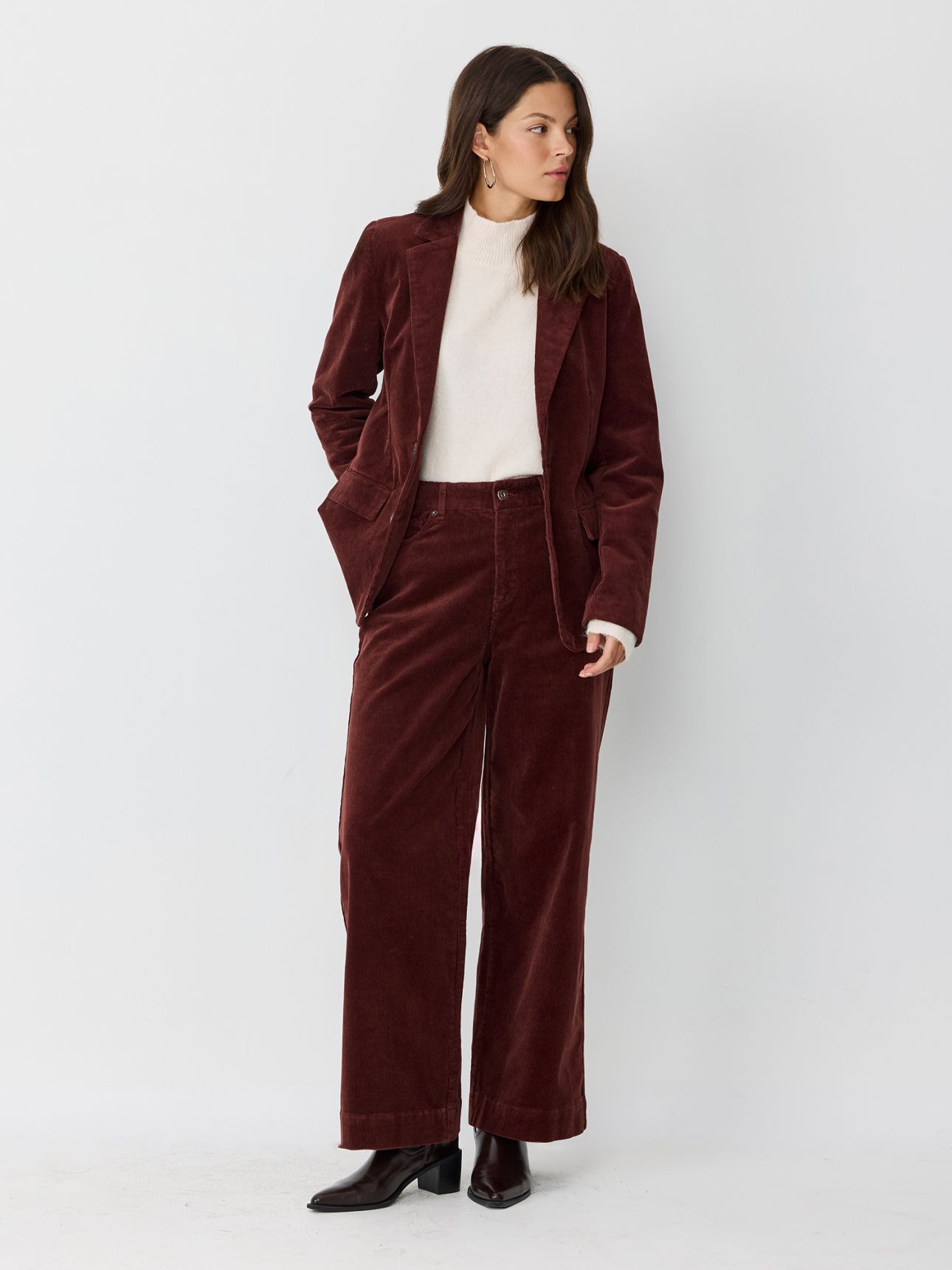 מכנסי קורדרוי בגזרה רחבה