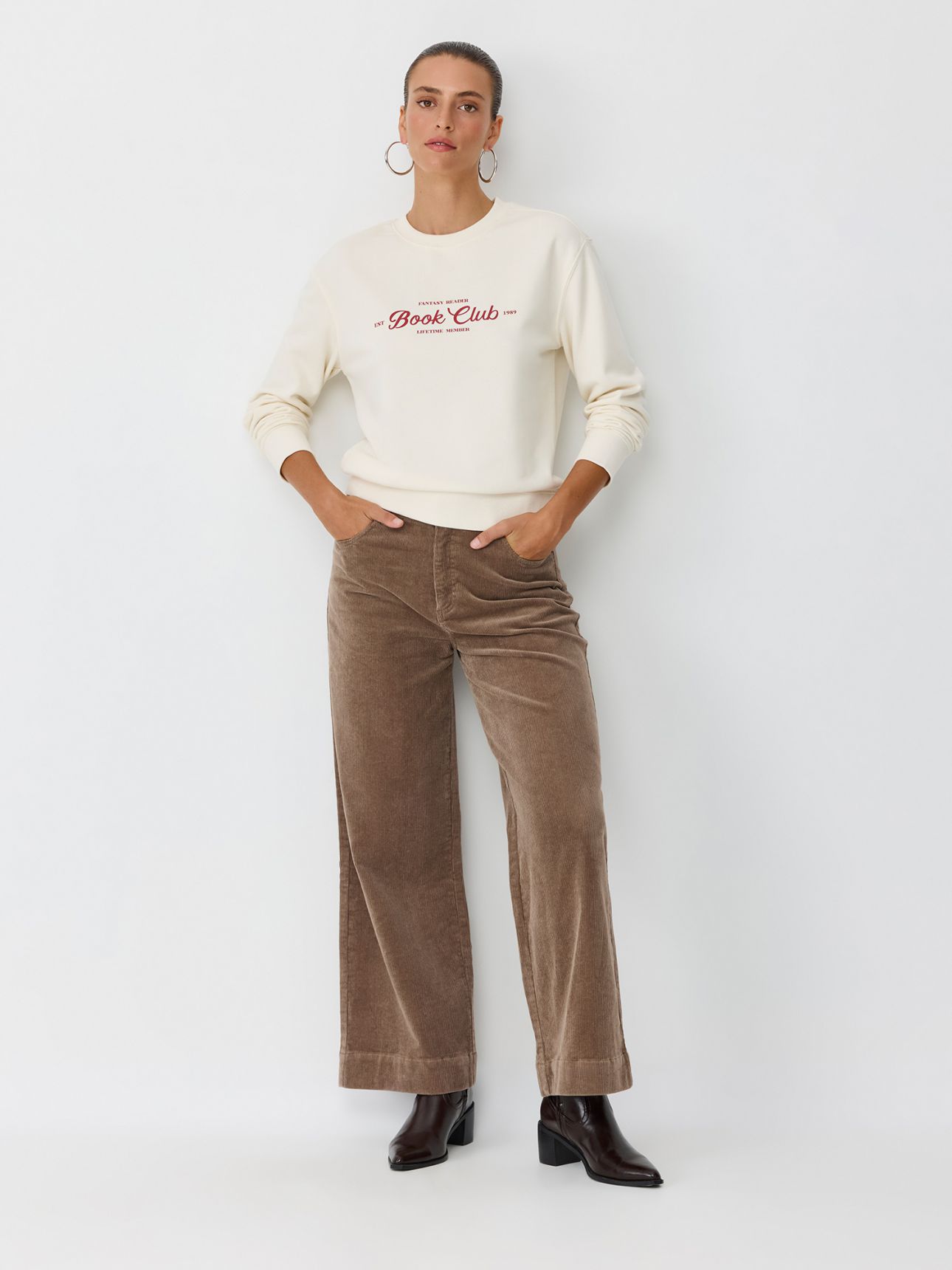 מכנסי קורדרוי בגזרה רחבה