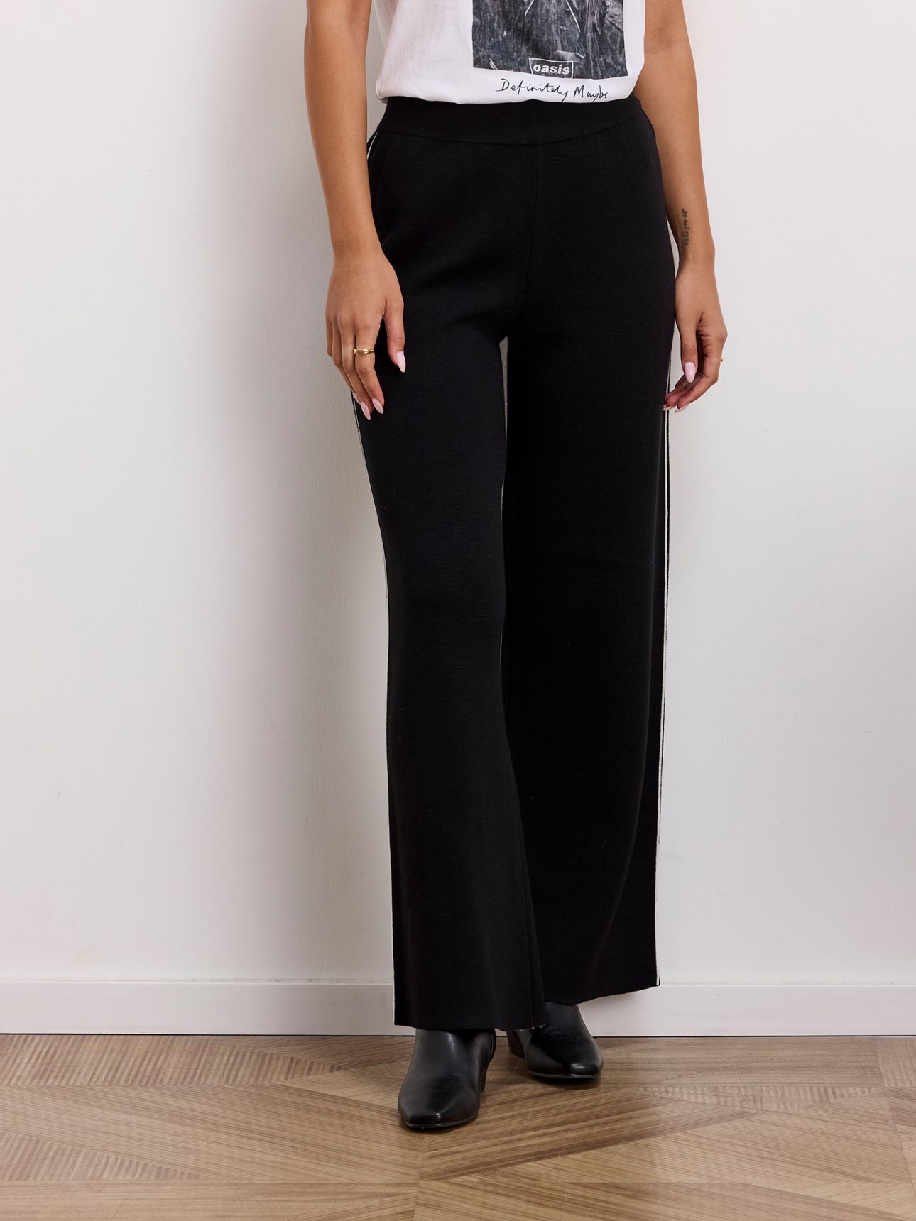 מכנסיים סרוגים