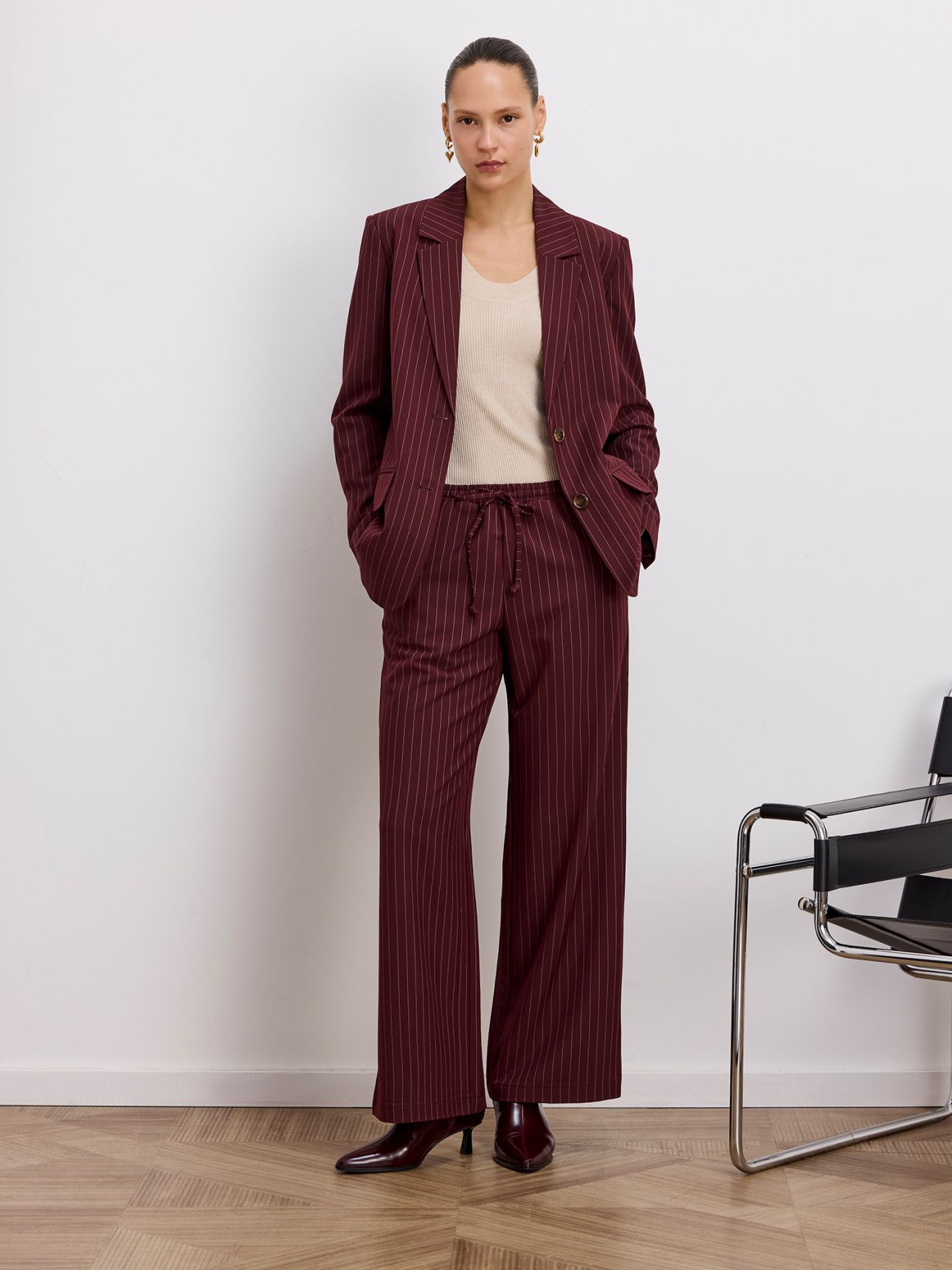 מכנסי פסים בגזרה רחבה