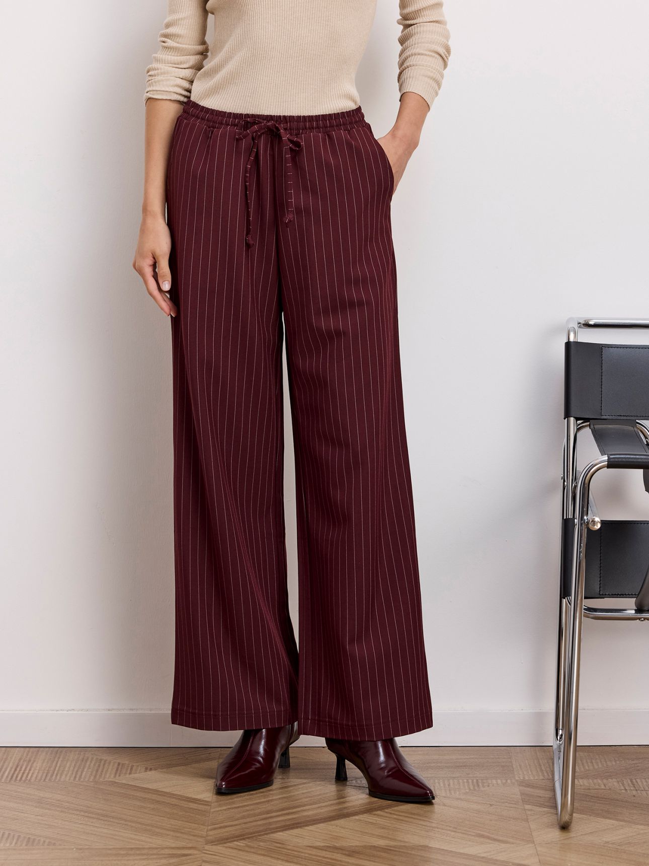 מכנסי פסים בגזרה רחבה