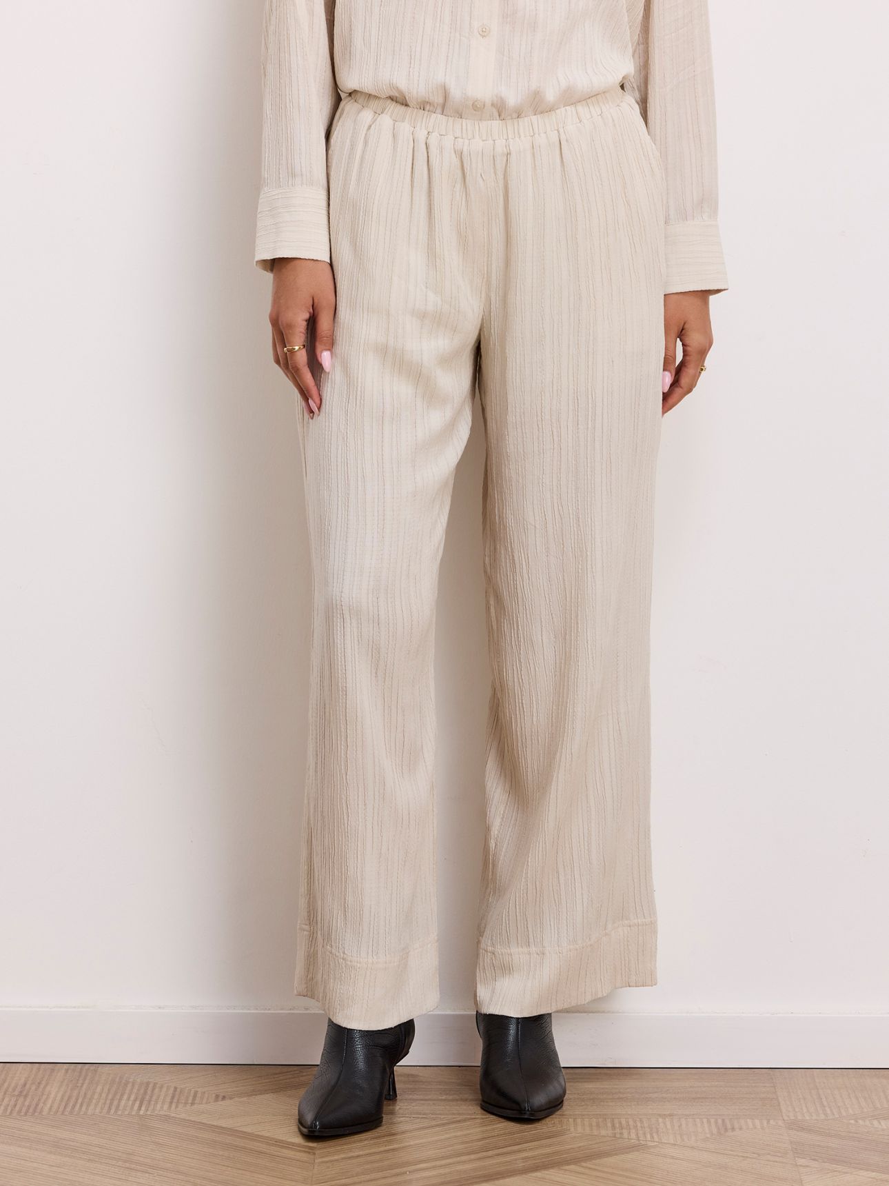 מכנסים רחבים טקסטורה