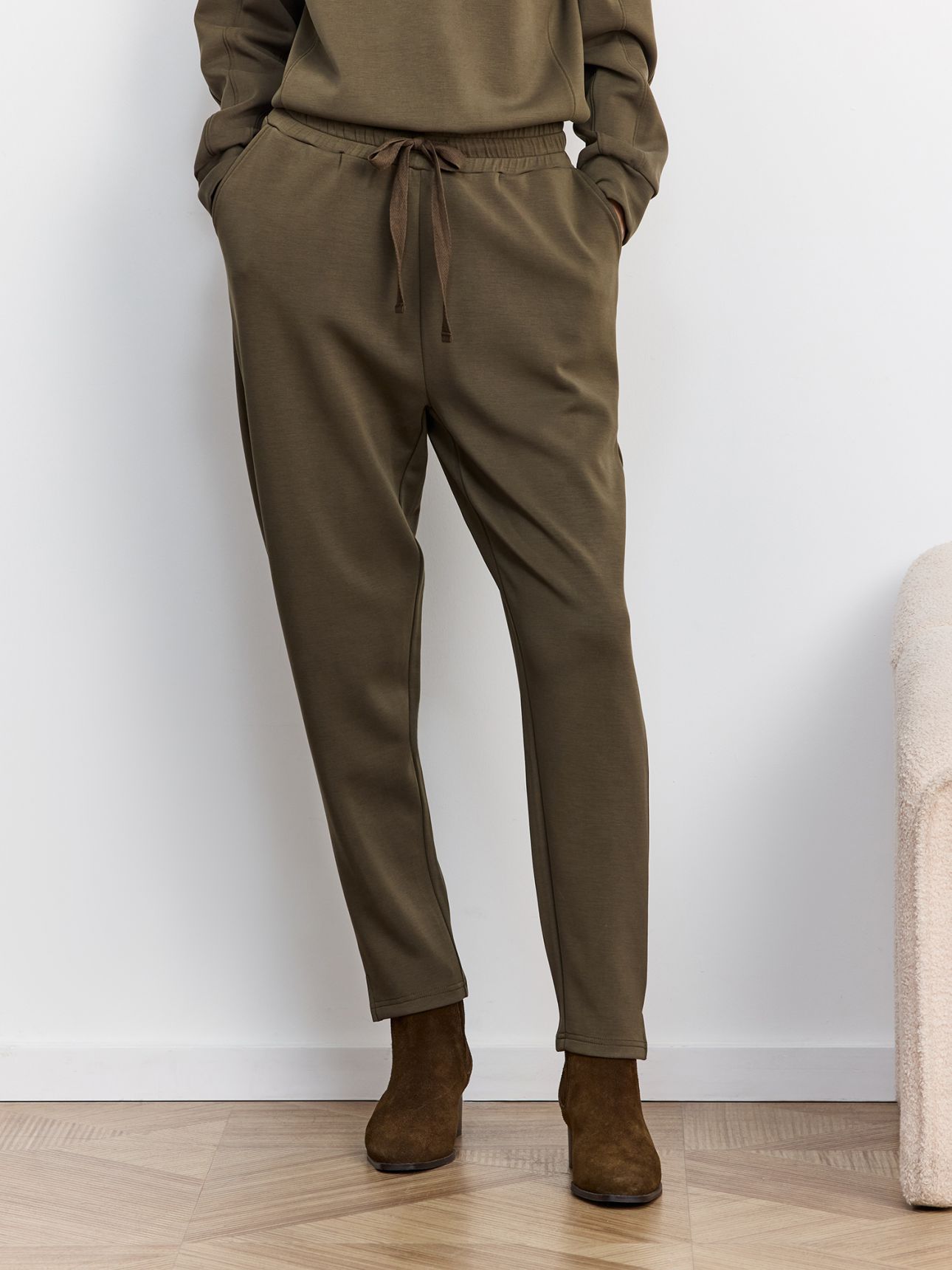 מכנסי טרנינג שילוב מודל