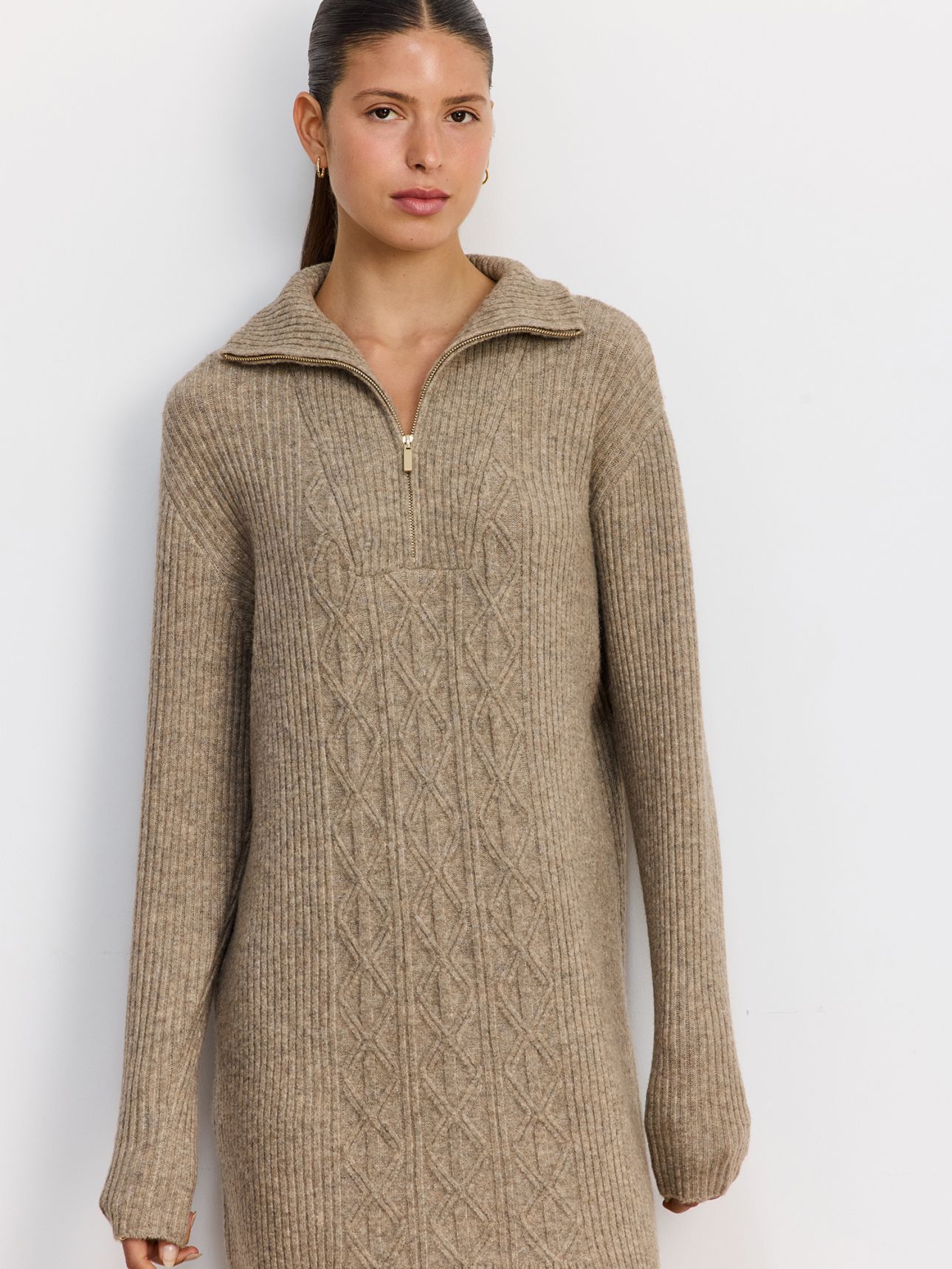 שמלה סרוגה בשילוב רוכסן