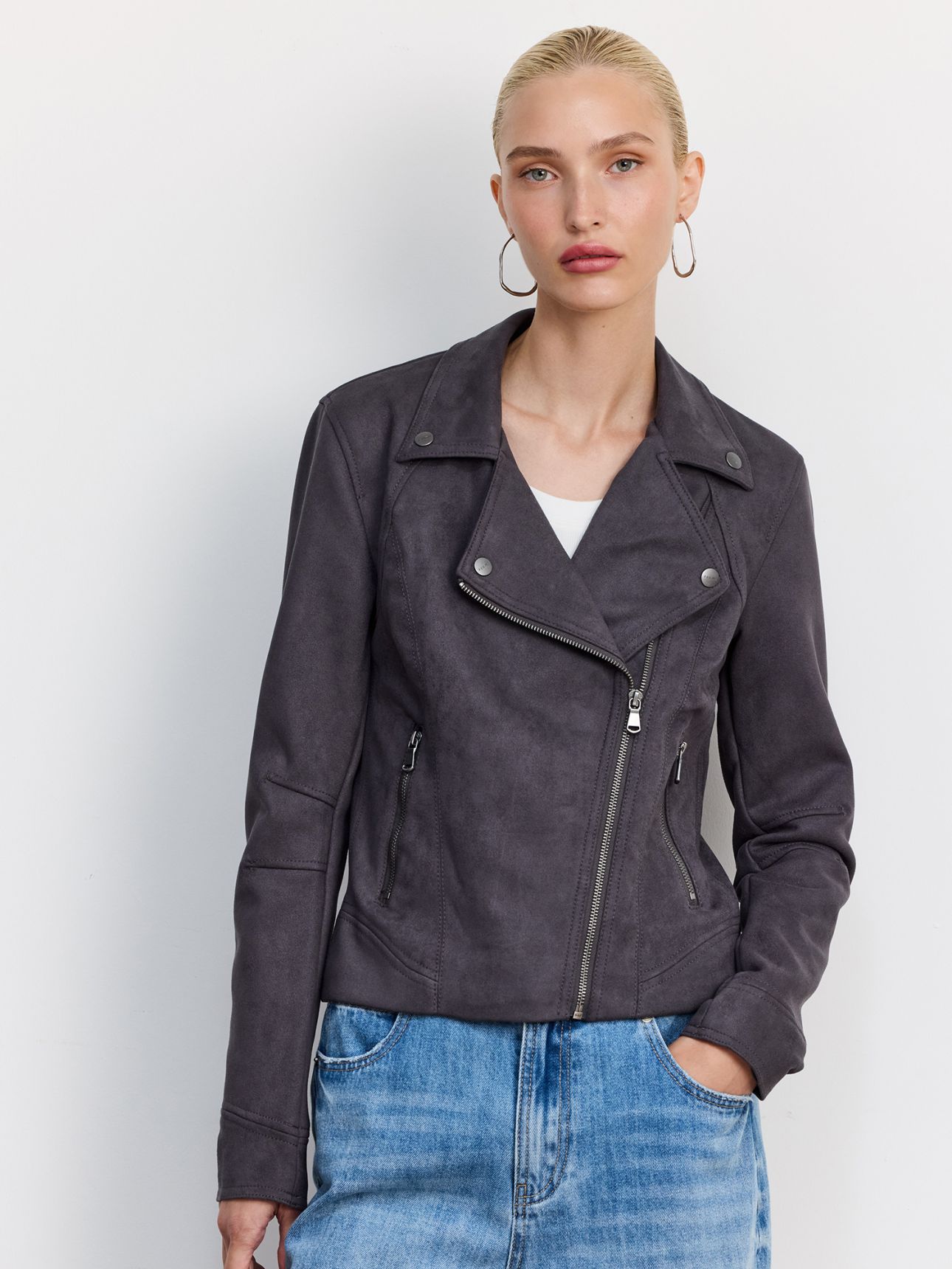 ג’קט אופנעונים במראה זמש