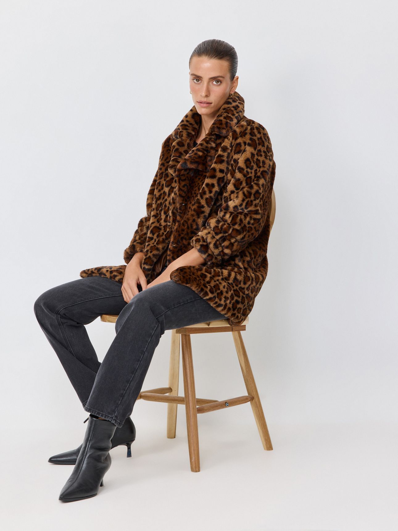 מעיל דמוי פרווה