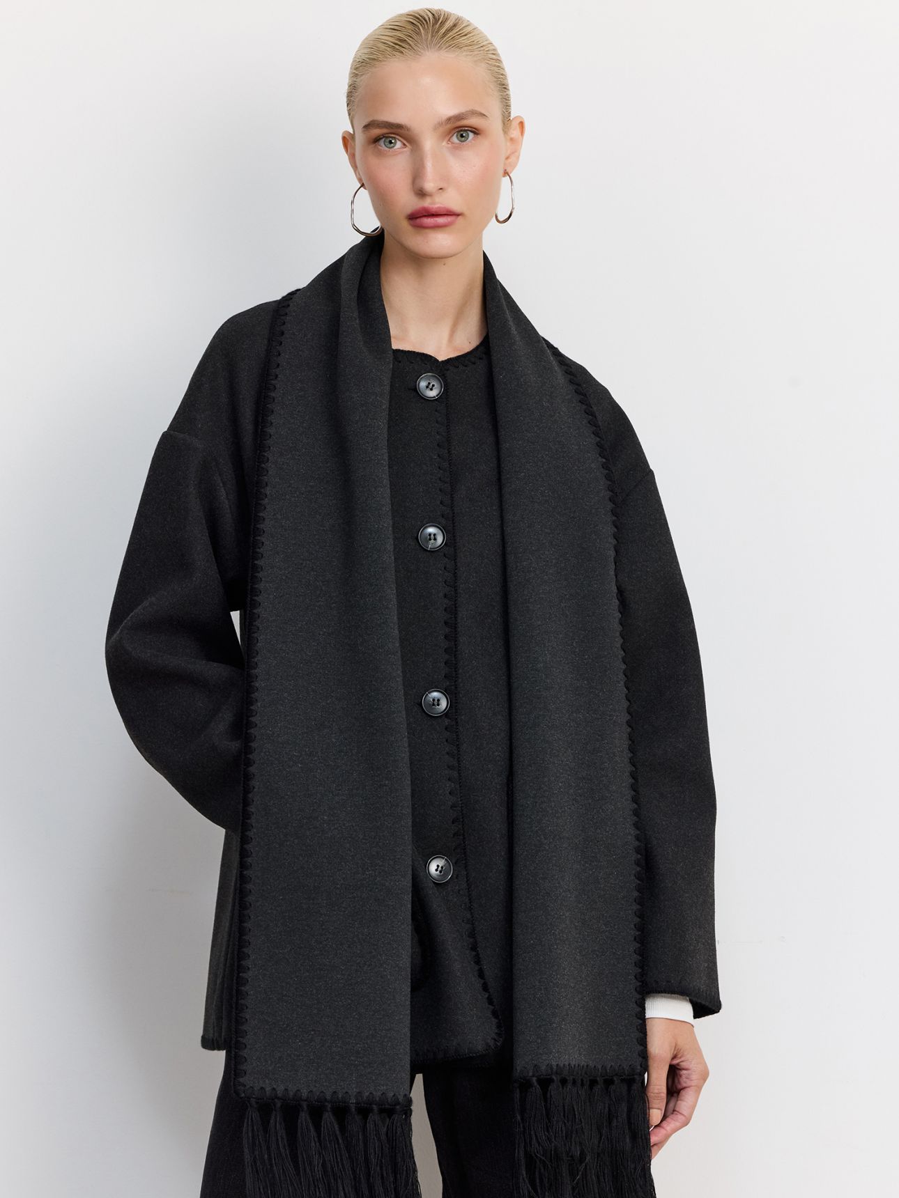 מעיל רקום עם צעיף