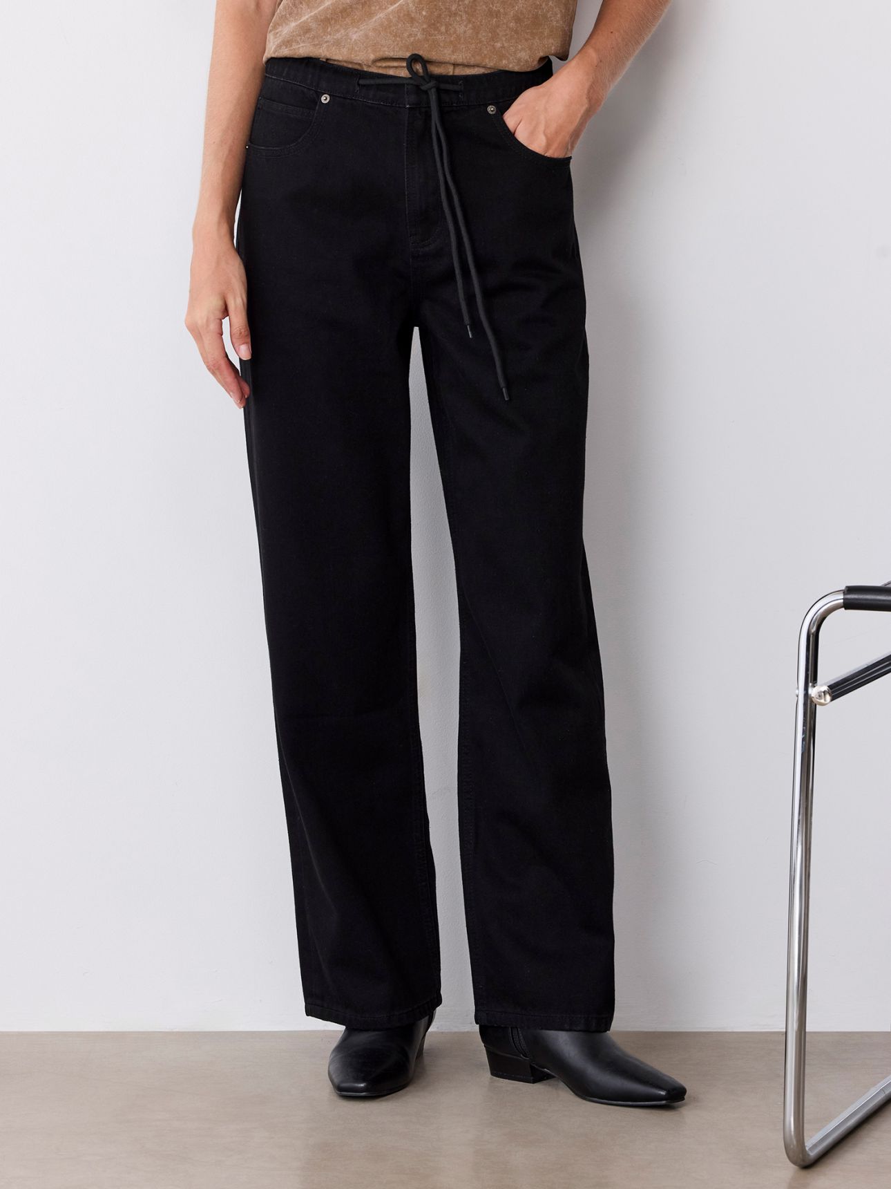 ג’ינס STRAIGHT RELAXED עם גומי ושרוך