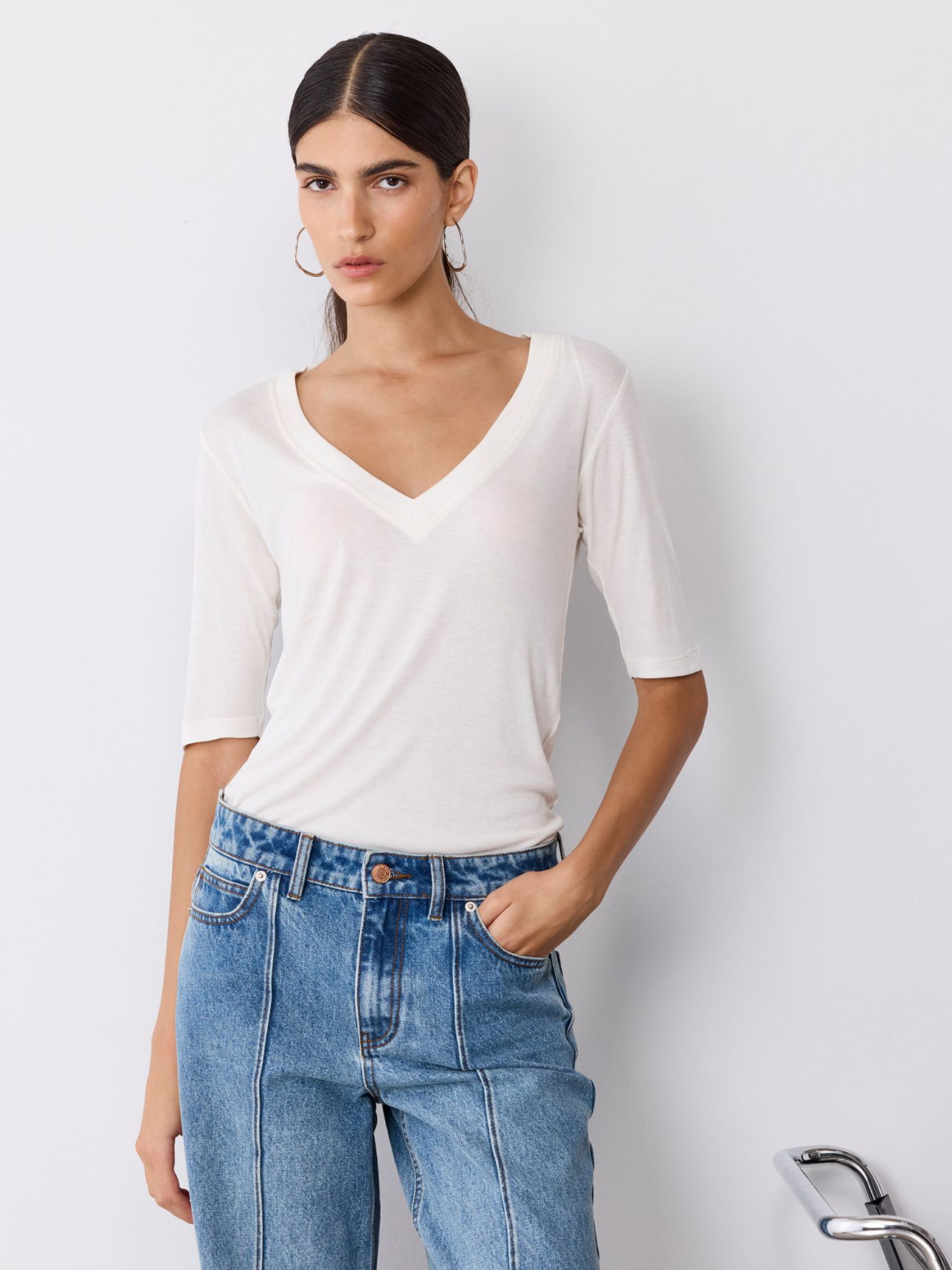 טי שירט קצרה ויסקוזה מפתח וי