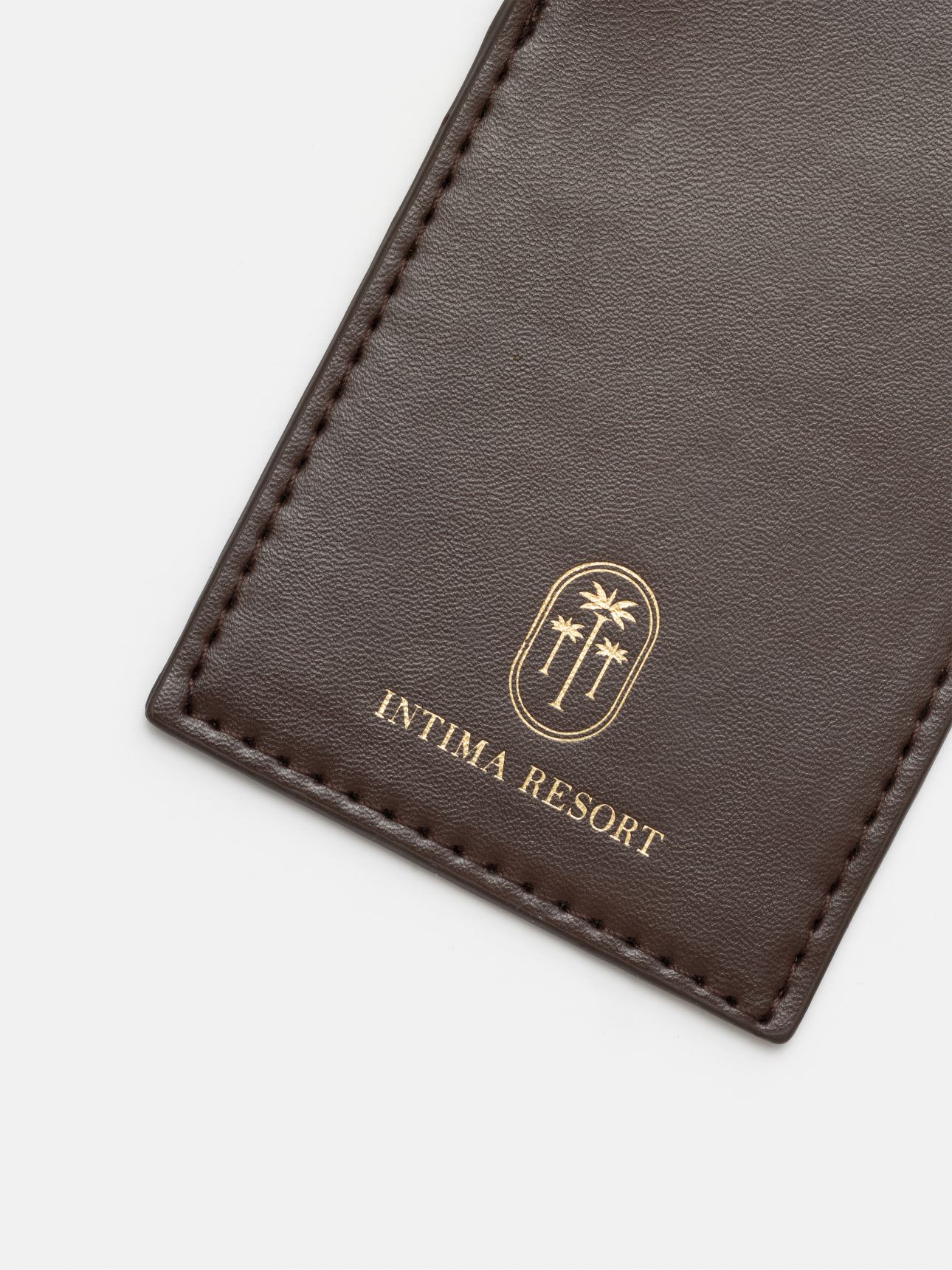 מארז כיסוי דרכון ותג INTIMA RESORT