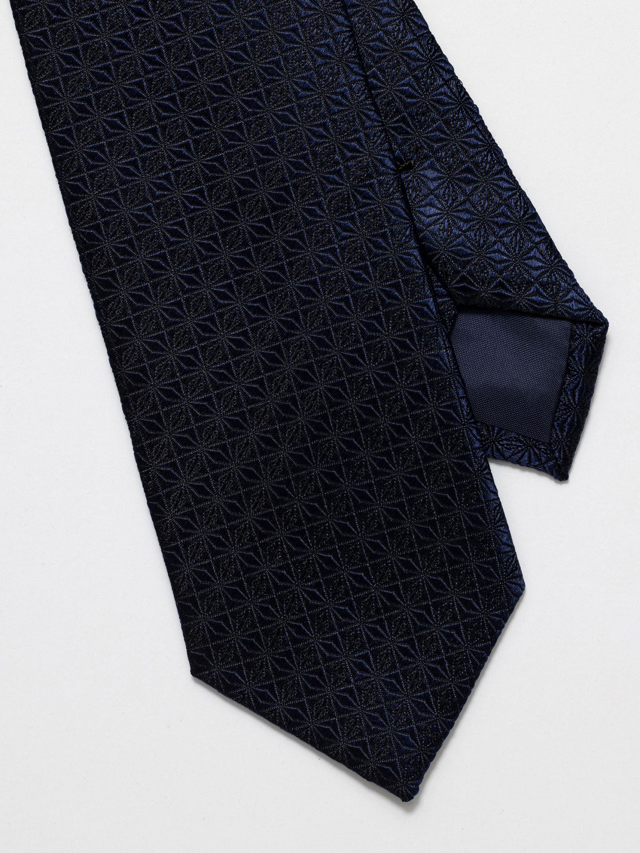 עניבה 100% משי עם טקסטורה