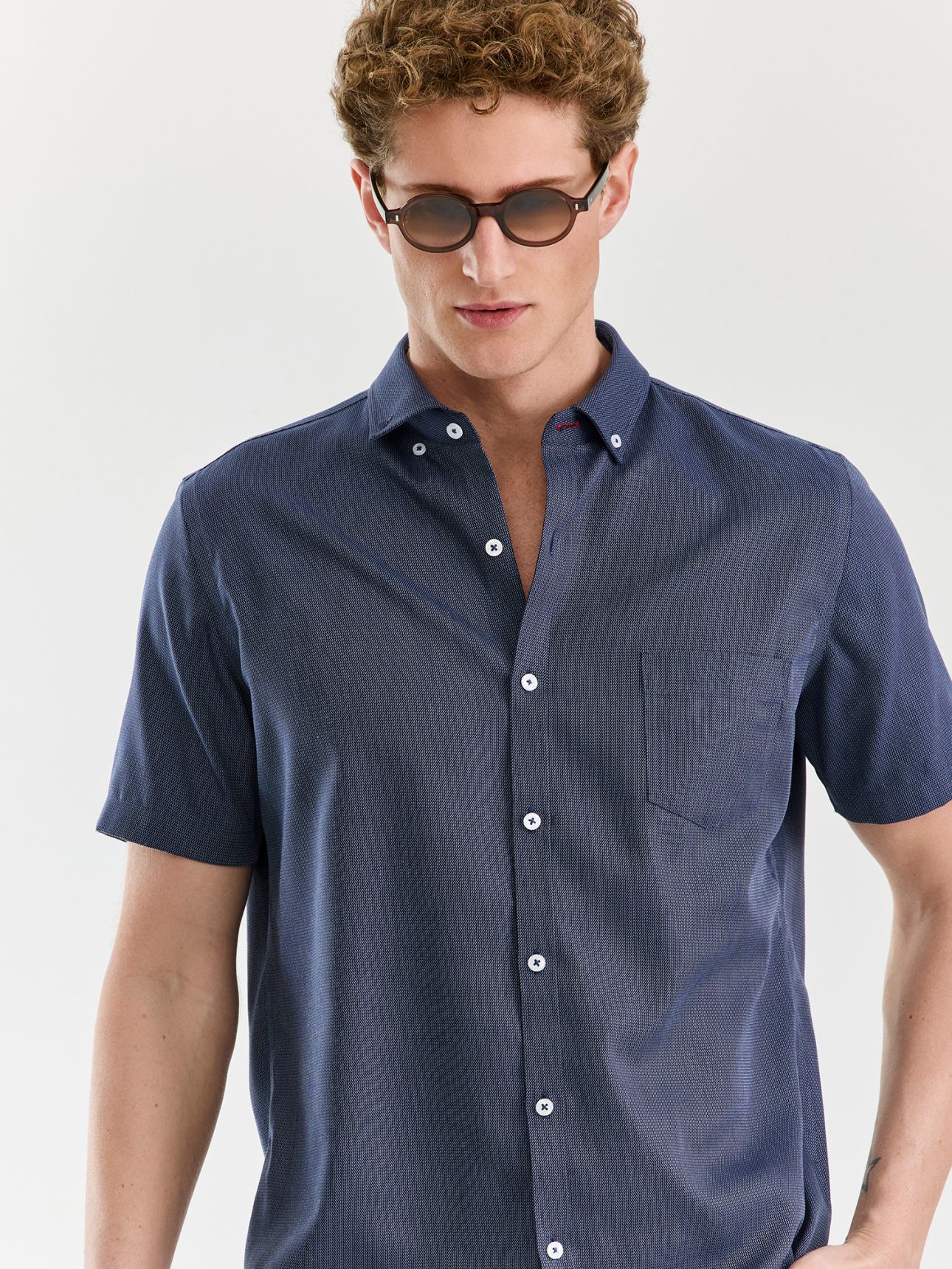 HECHTER PARIS מכופתרת NON IRON מיקרו ג’קארד בגזרת רגולר פיט עם כיס