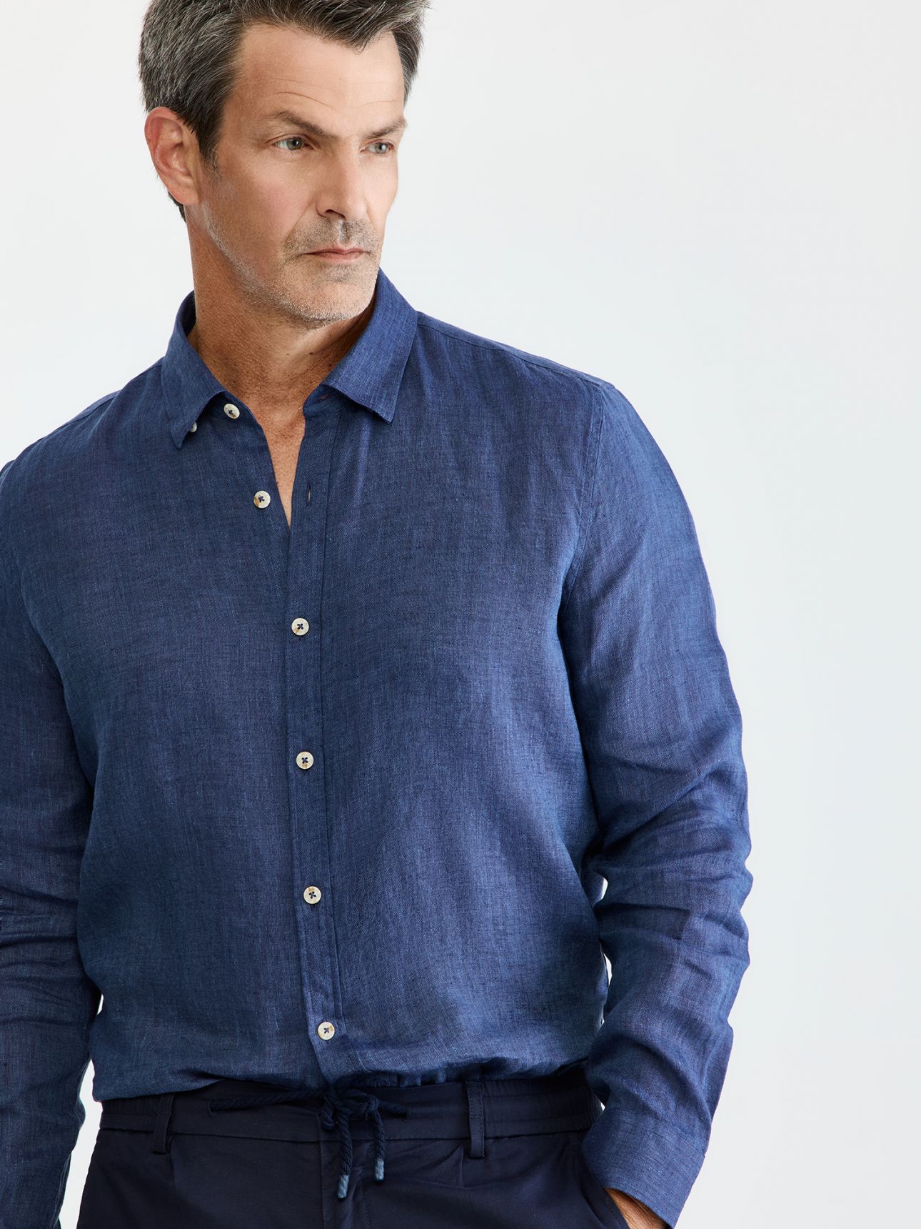 MAX MORETTI חולצה מכופתרת פשתן בגזרת מודרן פיט