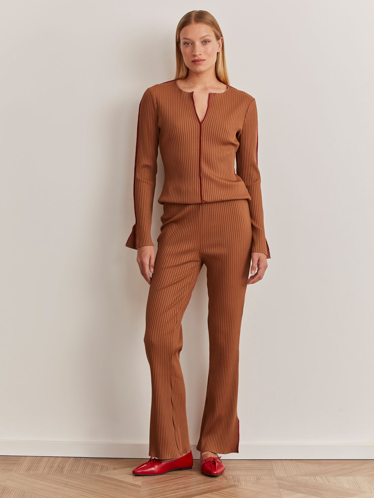 מכנסי ריב מתרחבים