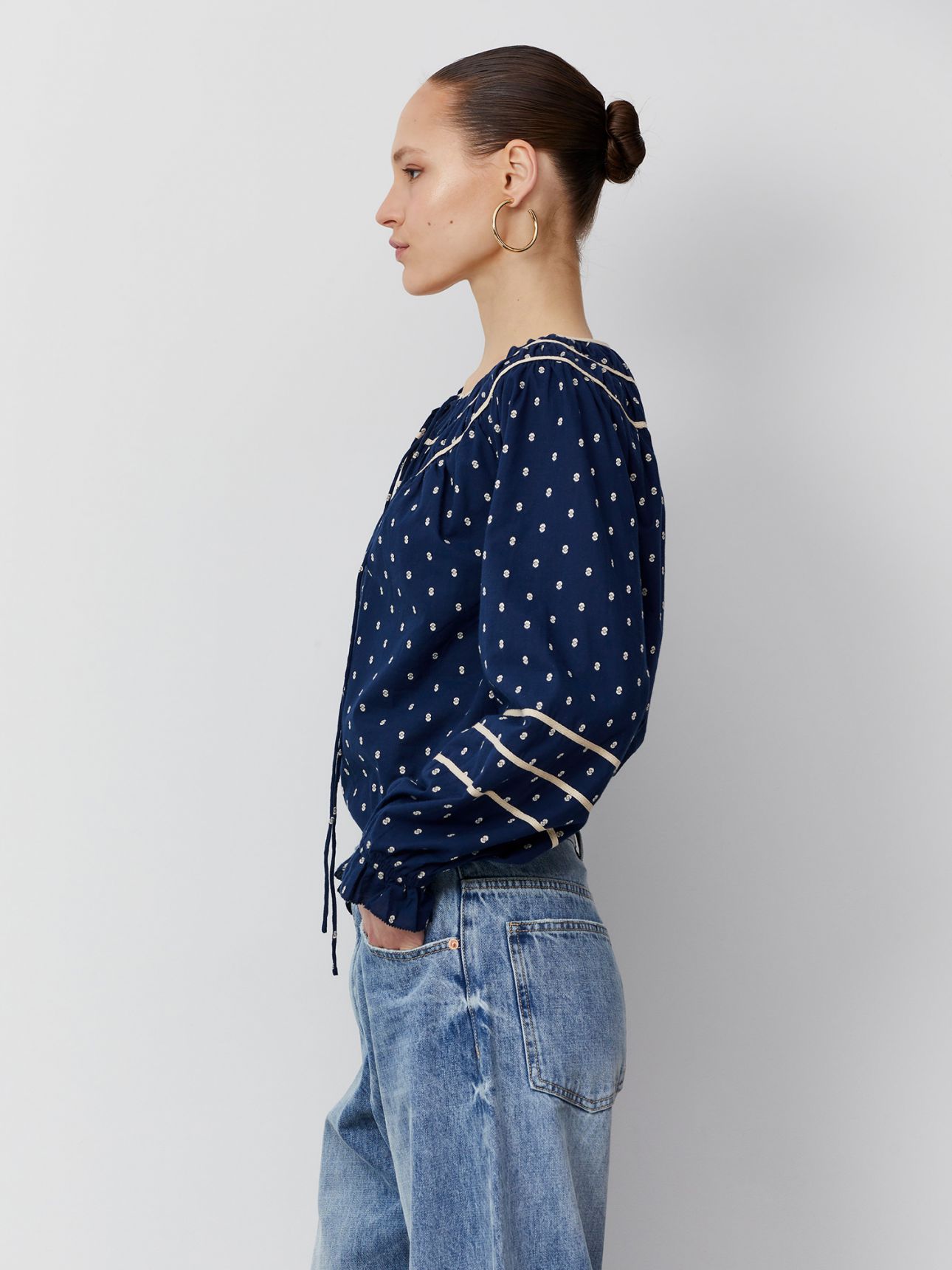 חולצת אריג רקומה