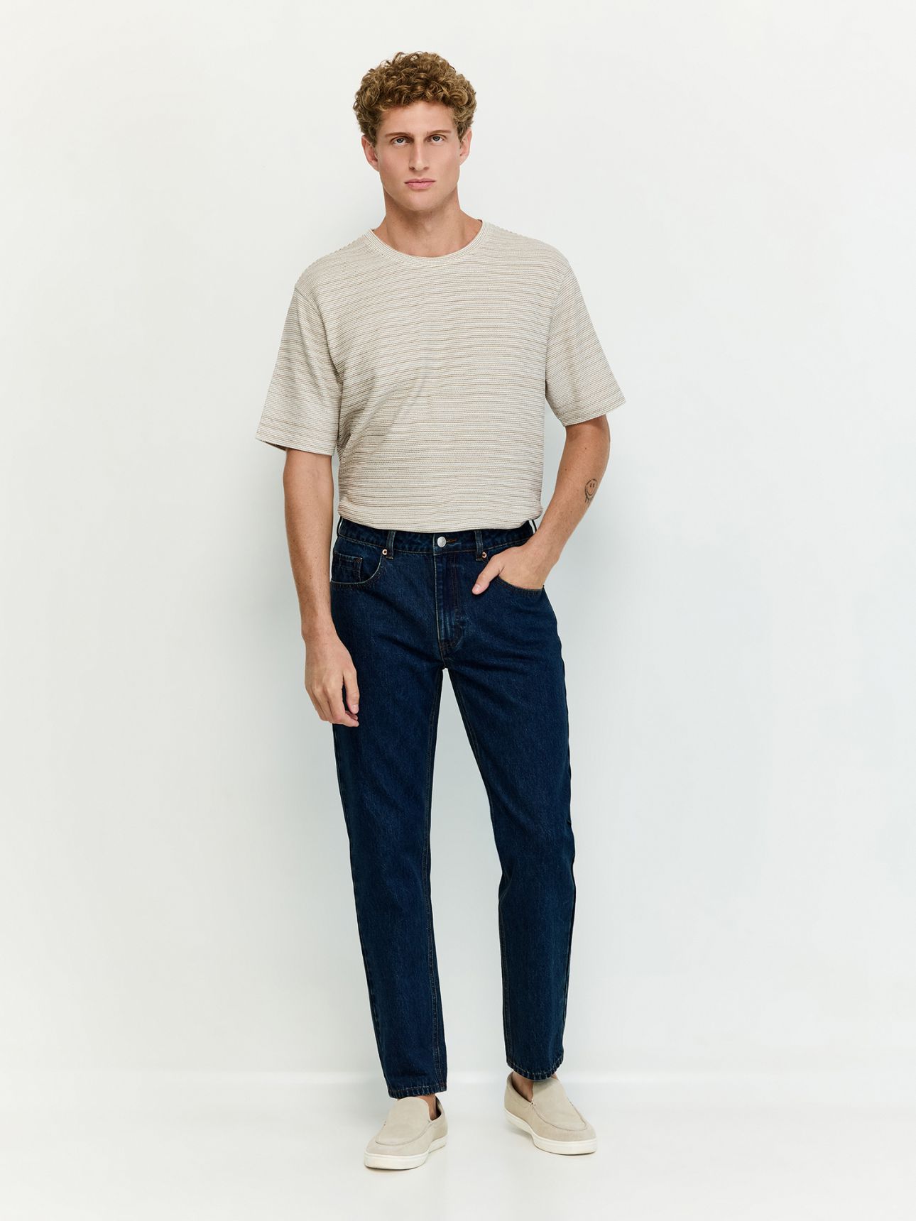 ג’ינס SLIM TAPERED FIT