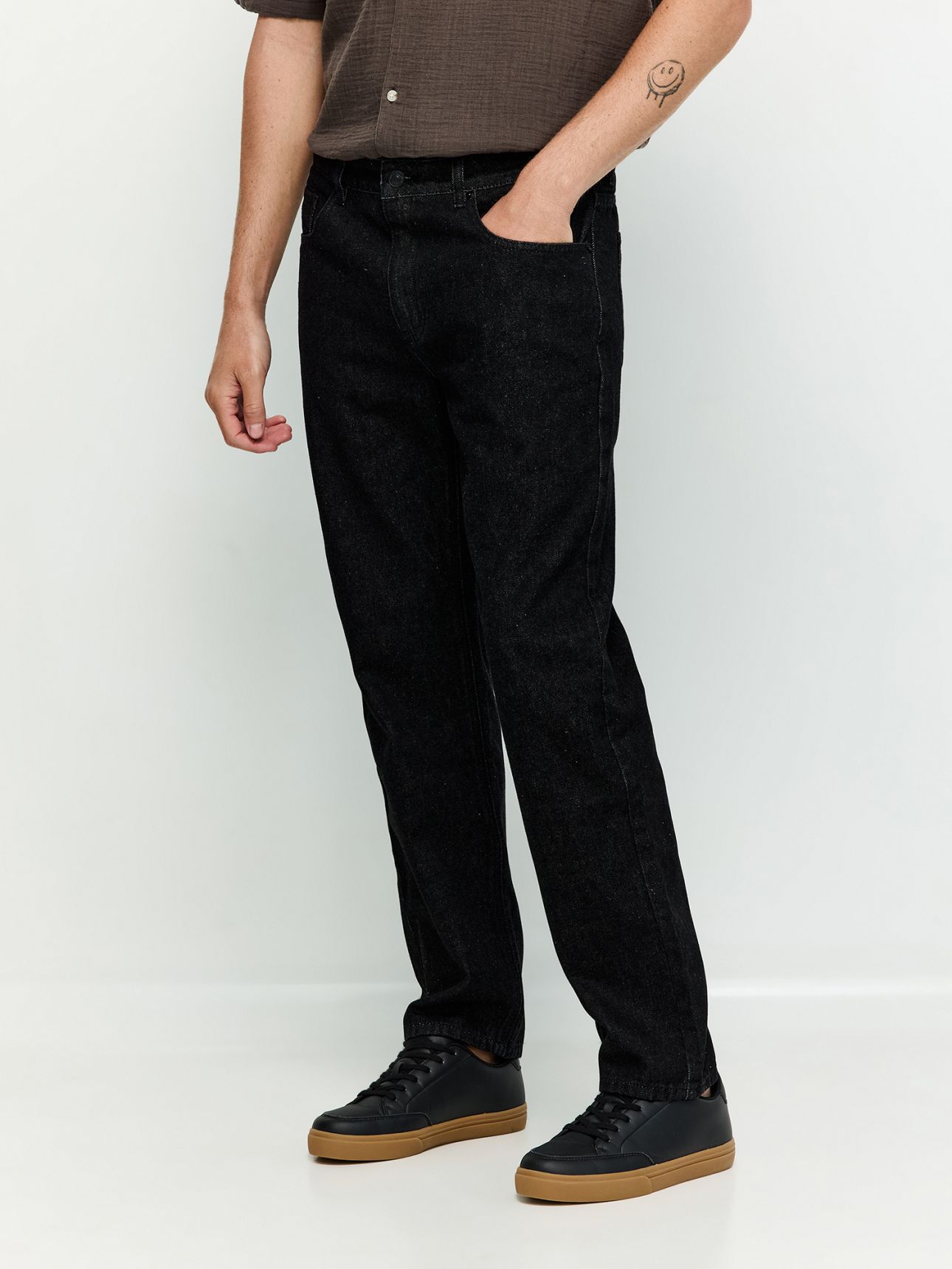 ג’ינס SLIM TAPERED FIT