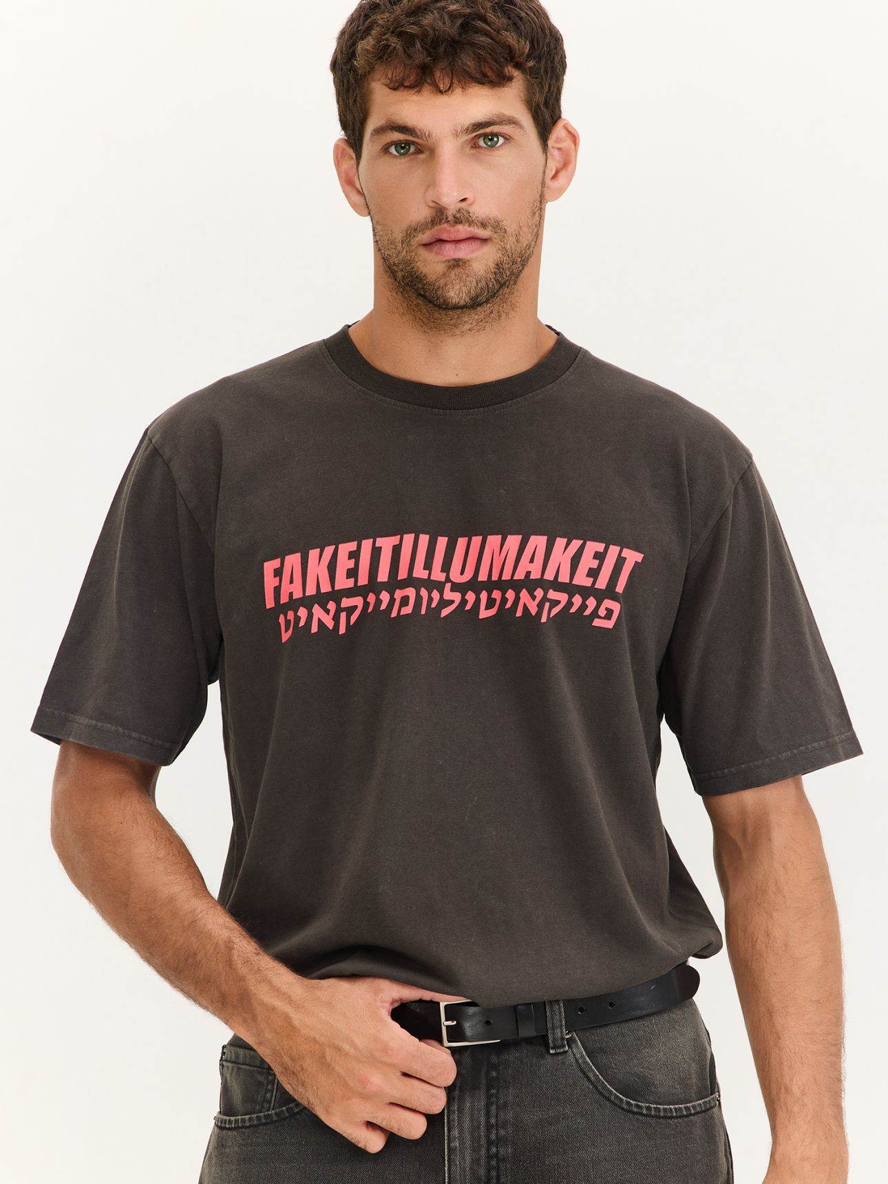 טי שירט יוניסקס FAKE IT