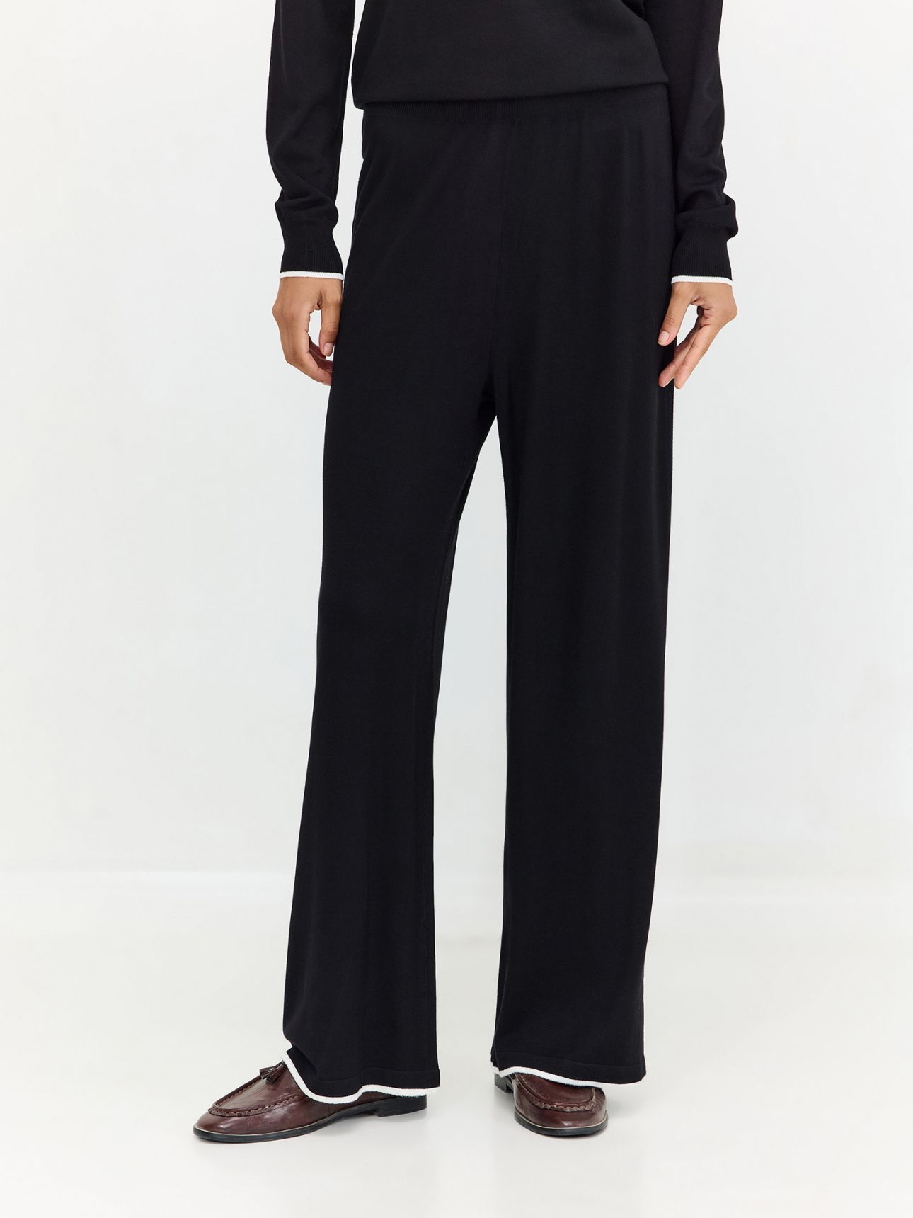 מכנסי סריג בגזרת Wide Leg